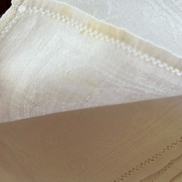 Hand Embroidered Vintage Linen Damask Towel - Picture 6 of 6